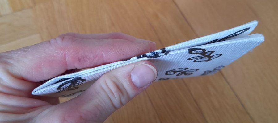 Ultralehká cestovní peněženka zavřená - ultratenká